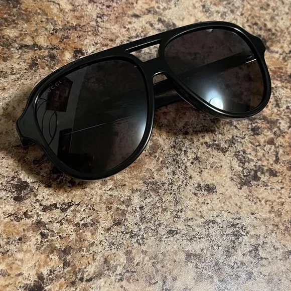 Gucci Mens UV Protection Retro Aviator Sunglasses Black 59mm.
